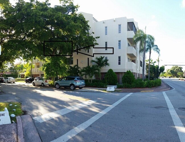 Building Photo - 1650 S Le Jeune Rd