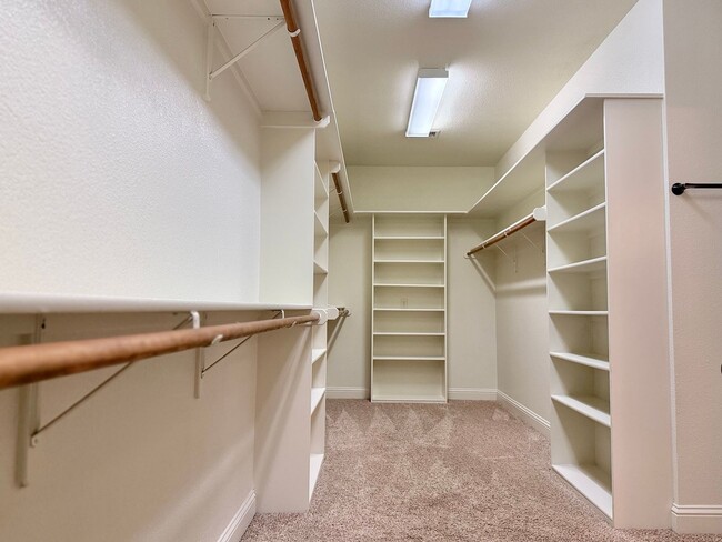 Building Photo - House For Rent