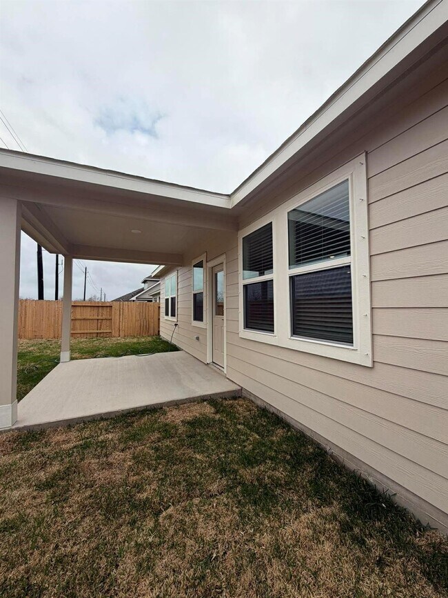 Building Photo - 4727 Bay Vista Dr