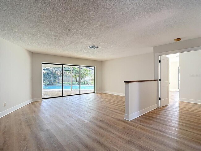 Building Photo - 4072 Belmoor Dr