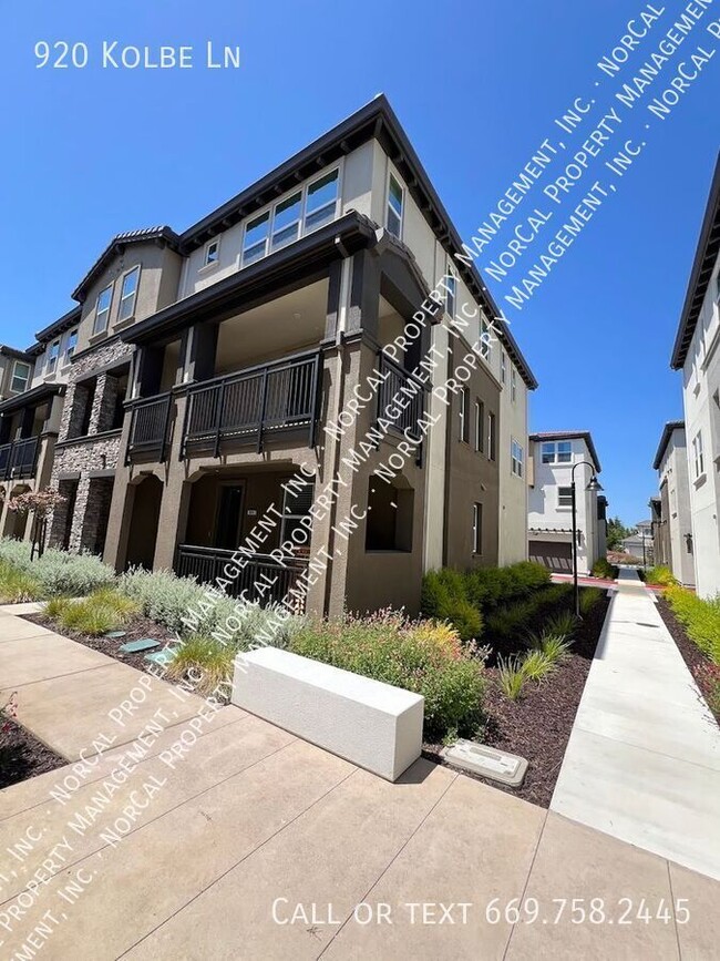 Building Photo - 920 Kolbe Ln