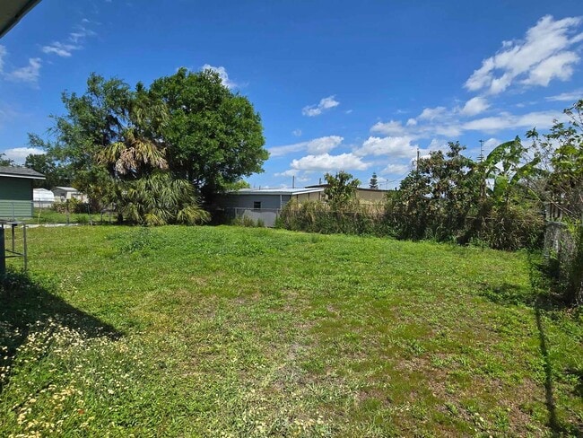 Building Photo - 3 bed/1 bath now available for RENT