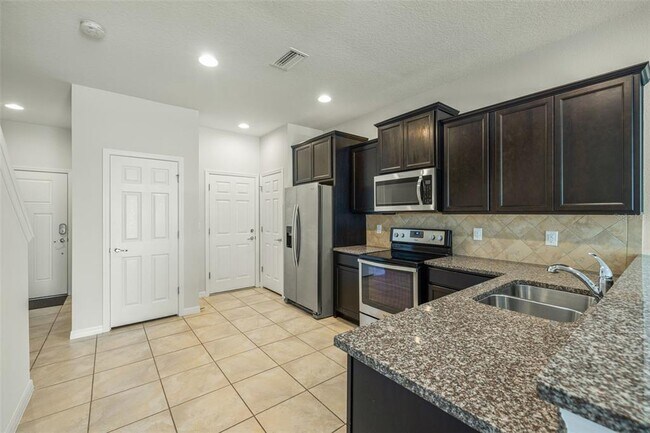 Building Photo - 9210 Hillcroft Dr