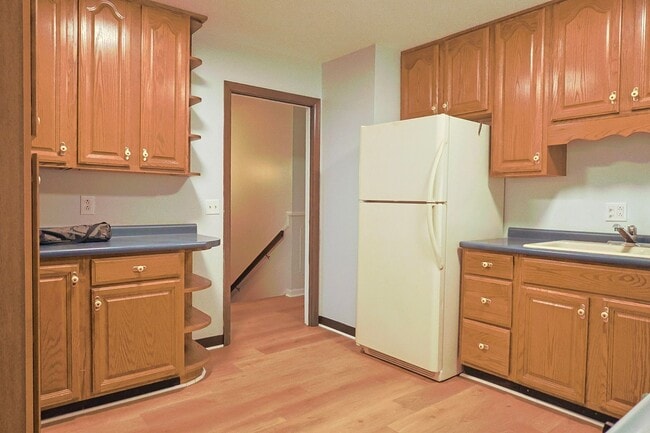 Building Photo - nice renovated 4 Bed 3 Bath
