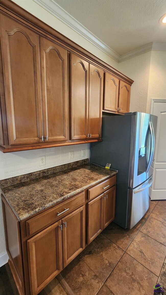 Building Photo - 502 Woods Edge Way
