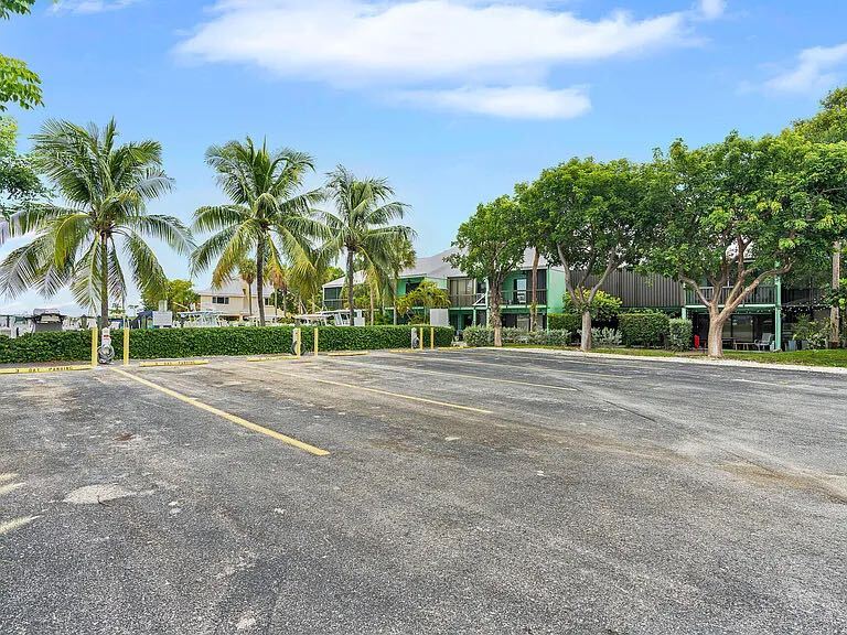 Building Photo - 98202 Windward Ave