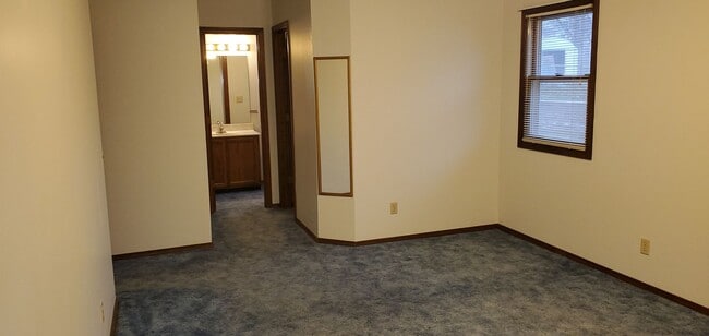 Building Photo - 3 bd, 2 ba E Columbia, Sunrise Estates, ne...