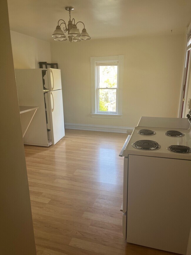 Kitchen - 800 Holter St