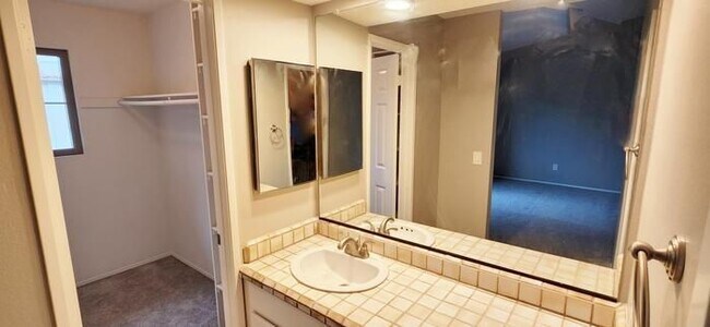 Building Photo - 6863 Alderwood Dr