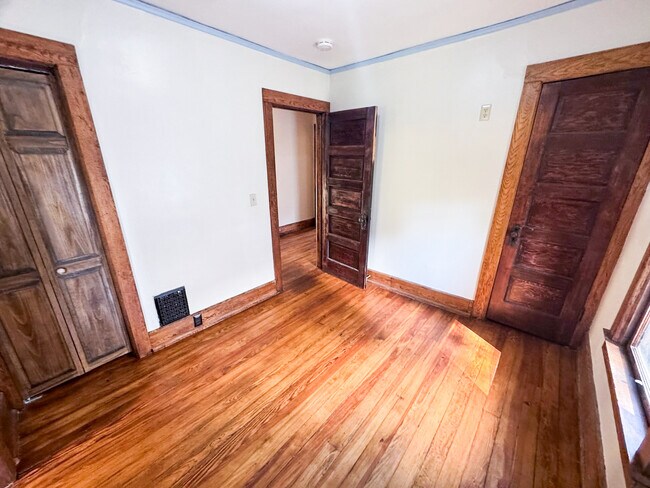 Building Photo - 307 Cascadilla St