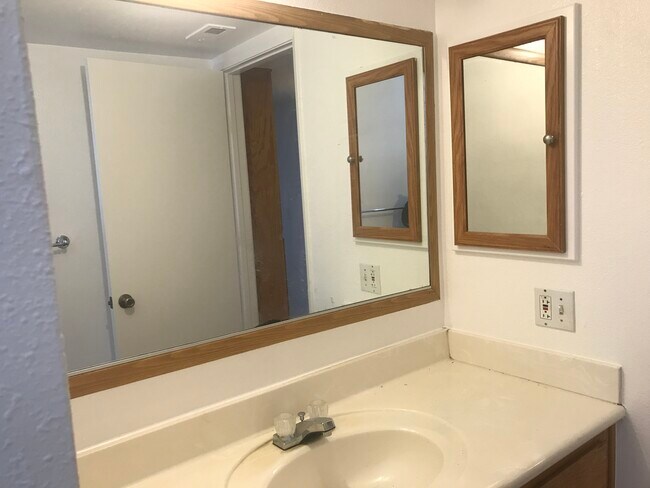 Building Photo - 10912 Rincon St