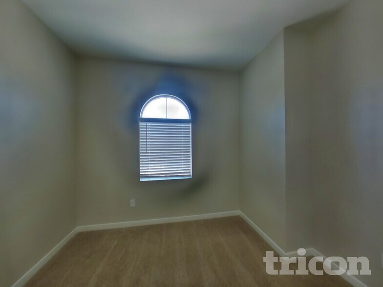 Building Photo - 4548 E Grandview St