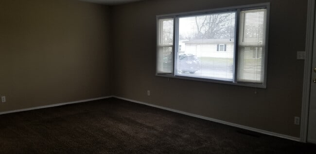 Building Photo - 3 Bedroom Ranch