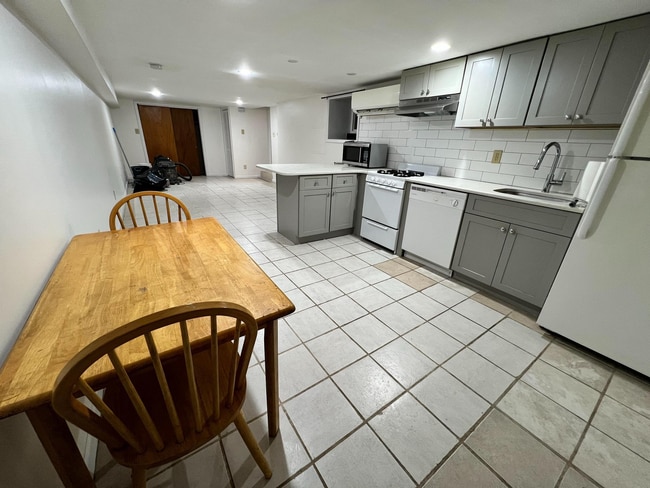 Building Photo - 2048 S 21st St