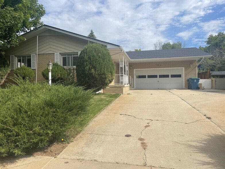 Primary Photo - 501 Lois Dr