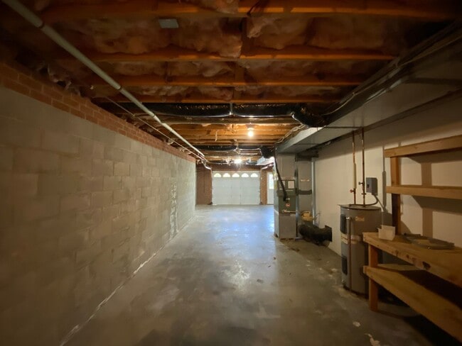 Building Photo - 1800 Curraghmore Rd