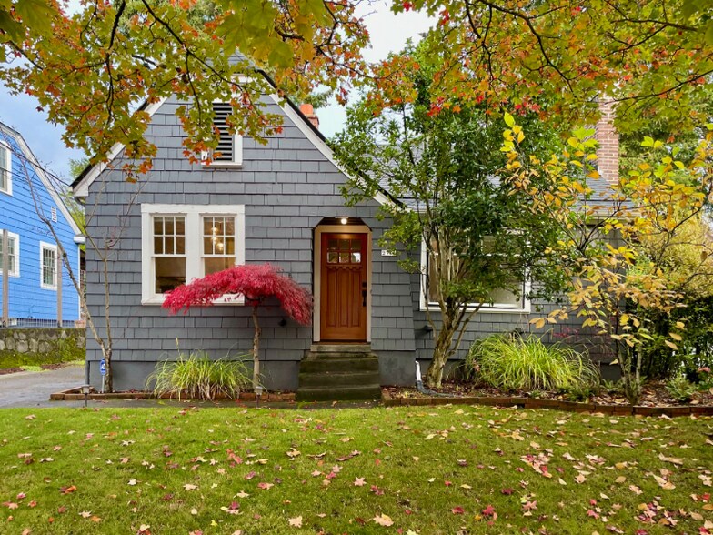 Primary Photo - 2748 NE 33rd Ave