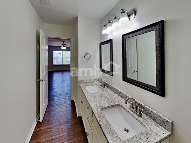 Building Photo - 107 Fleishhacker Pl