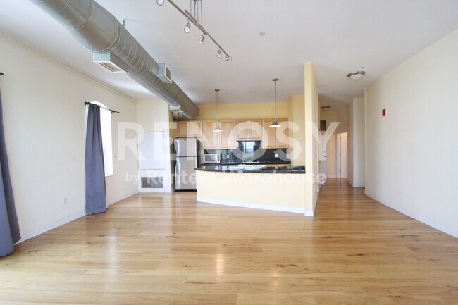 Building Photo - Spacious Penthouse Loft Garage Parking Included in Price!  - 3rd and Broadway in the Heart of Den...