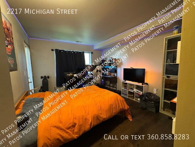 Building Photo - 2217 Michigan St