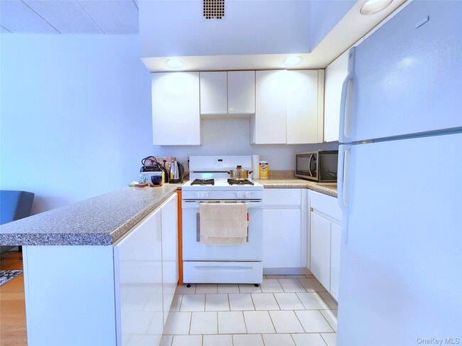 Building Photo - 149-15 Barclay Ave