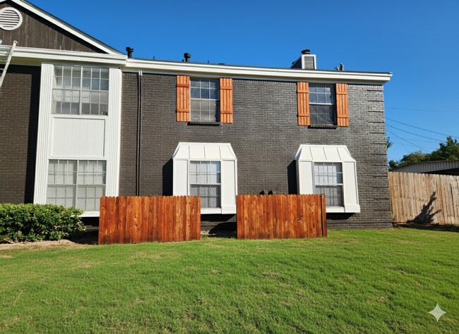 Building Photo - NOW LEASING 2 BEDROOM