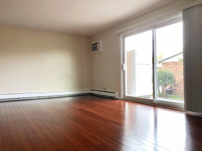 Building Photo - 49 W 66th St