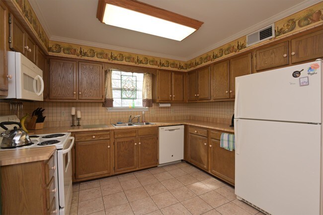 Building Photo - 1268 Carriage Park Dr