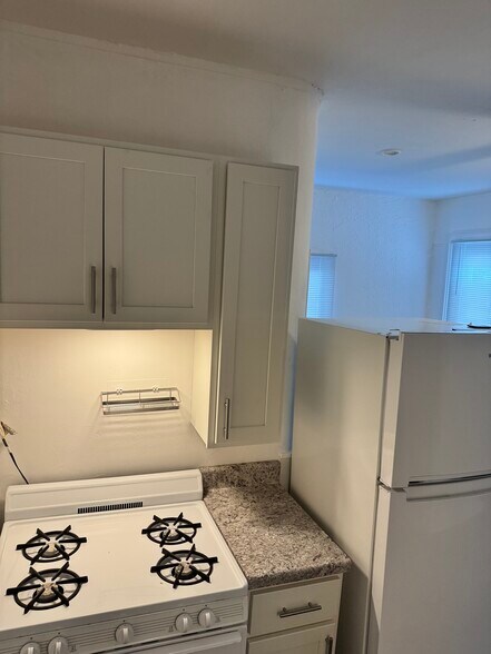 Building Photo - 811 47th St