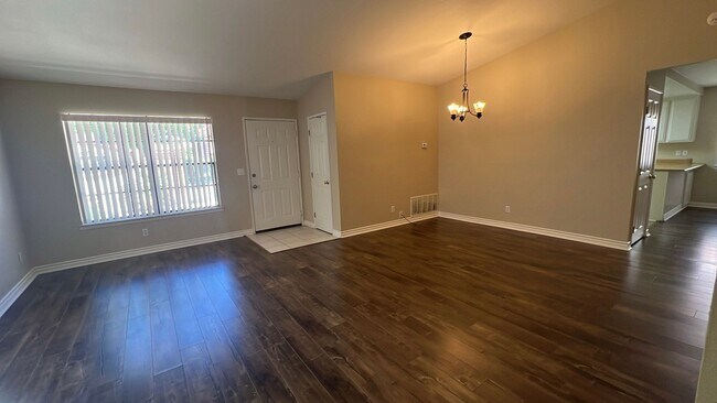 Building Photo - (APPLICATION PENDING) Beautiful East Lanca...