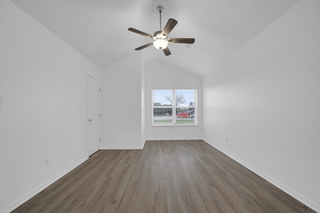 Building Photo - 1004 E Fannin St
