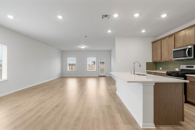 Building Photo - 104 Boondoggle Rdg