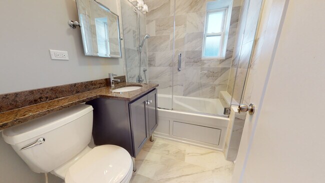 Building Photo - 1543 W George St