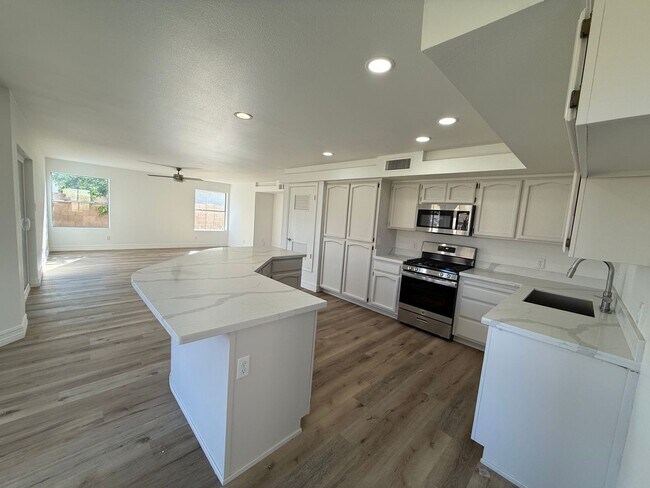 Building Photo - 4 BEDROOM IN RANCHO SERENO - FRESHLY REMODELED