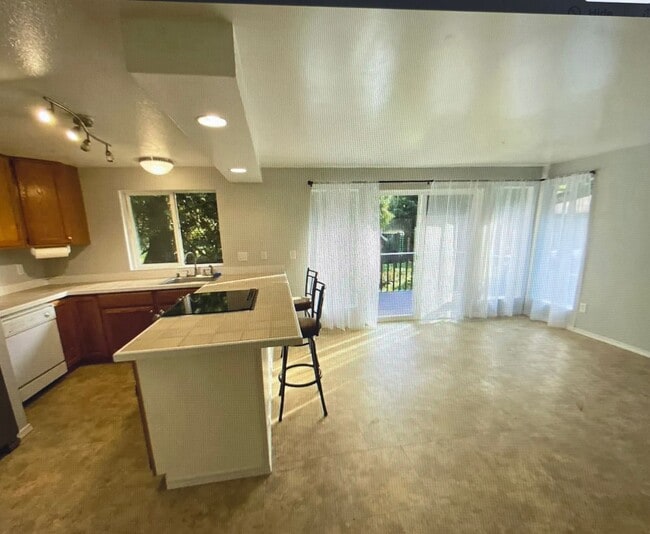 Building Photo - Charming Sudden Valley home with large fla...