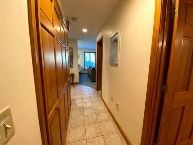 Building Photo - 140 Paquette Cir