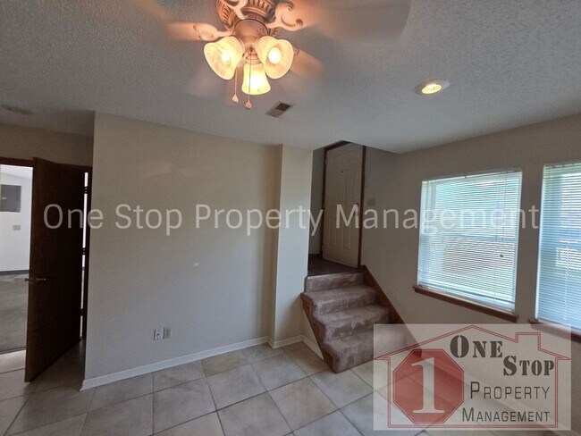 Building Photo - Spacious 3 bedroom, 2 bathroom duplex in Kansas City North!