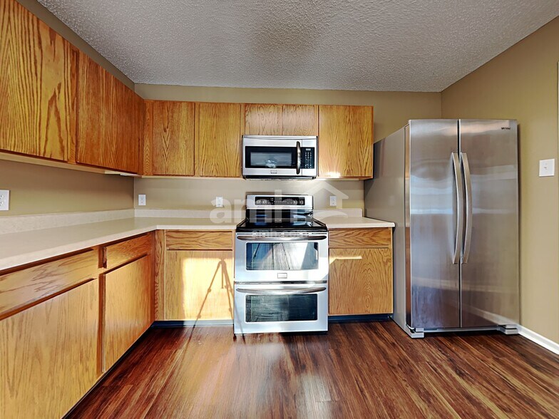 Building Photo - 15233 Beam St