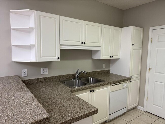 Building Photo - 1306 Vinings Forest Ln