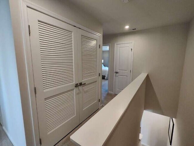 Building Photo - 104 Filly Ln