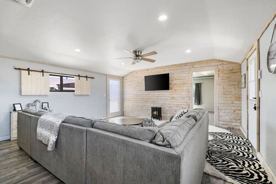 Building Photo - 7625 N Williamson Valley Rd