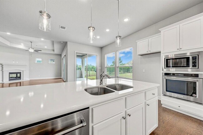 Building Photo - 1813 Mazarro Dr