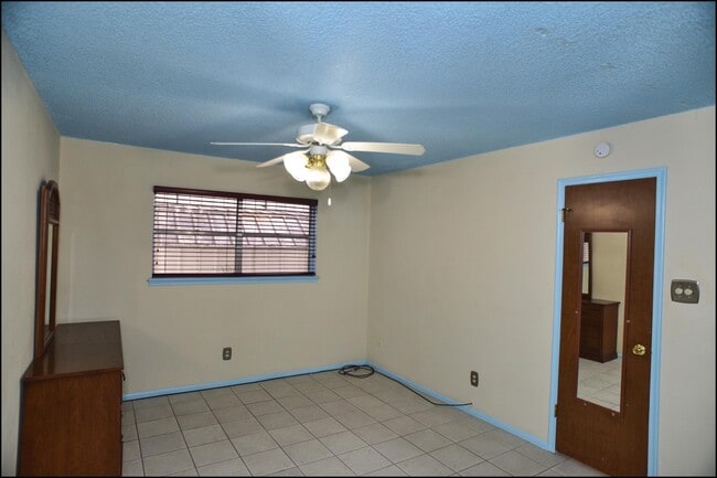 Building Photo - 6700 Escondido Dr