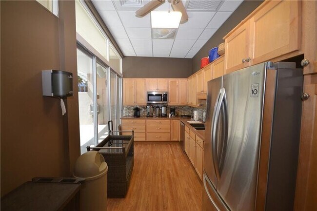 Building Photo - 1301 E Hillsboro Blvd