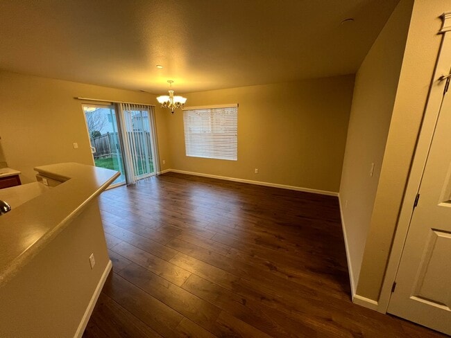 Building Photo - 3 Bedroom DuPont Home with Loft