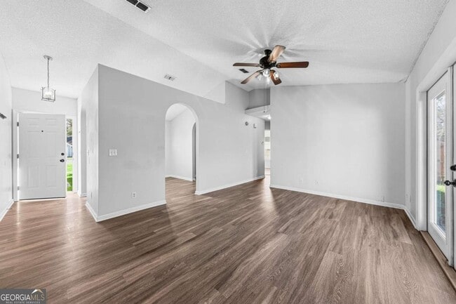 Building Photo - 401 Maggie Way