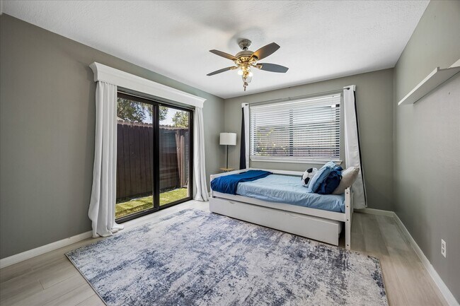 Building Photo - 11646 Manor Park Dr