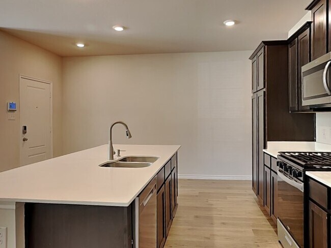 Building Photo - 2020 Saddle Way