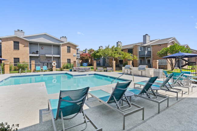 Primary Photo - Topaz Apartments