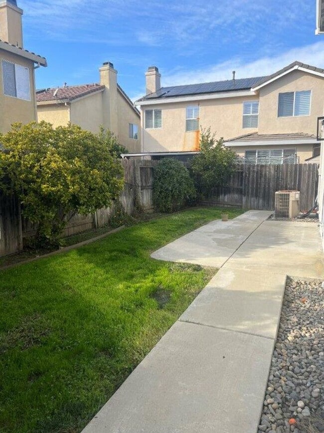 Building Photo - Beautiful North Natomas Home